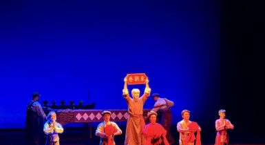 高甲戲現(xiàn)代戲《朝東樓》開演 演繹泉州僑胞的抉擇與堅(jiān)守