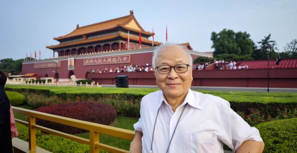 臺(tái)灣統(tǒng)派郭冠英：當(dāng)核導(dǎo)彈方隊(duì)經(jīng)過，臺(tái)胞集體自發(fā)鼓掌歡呼