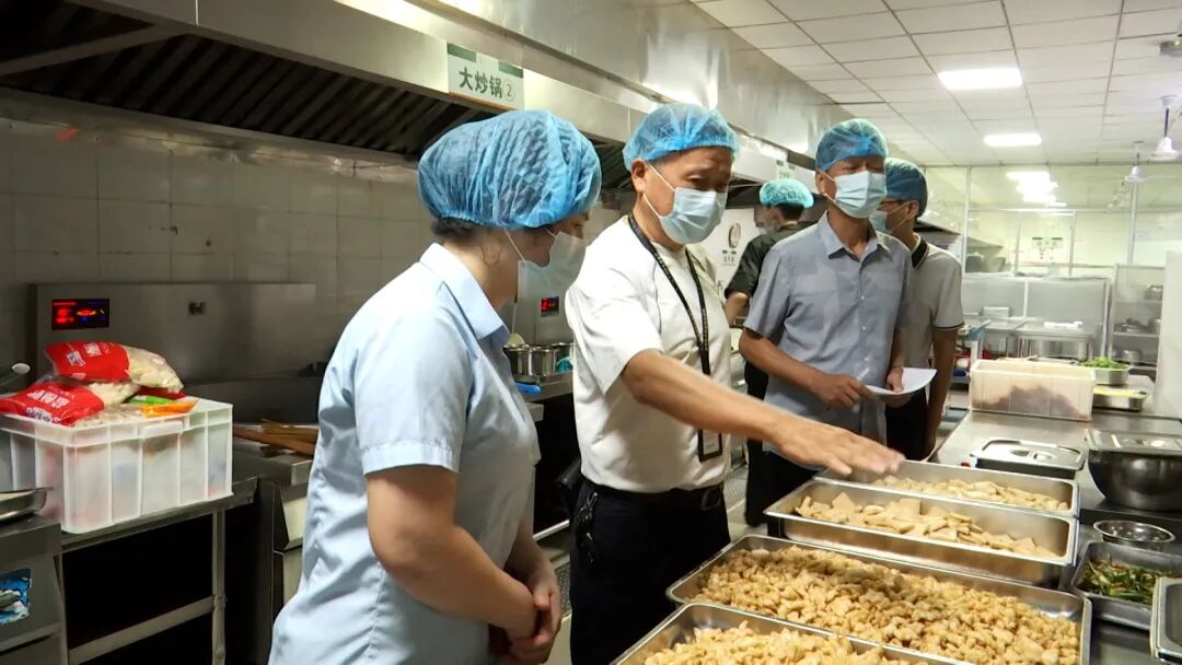 云霄县多部门联合开展秋季校园食品安全和膳食经费联合检查行动