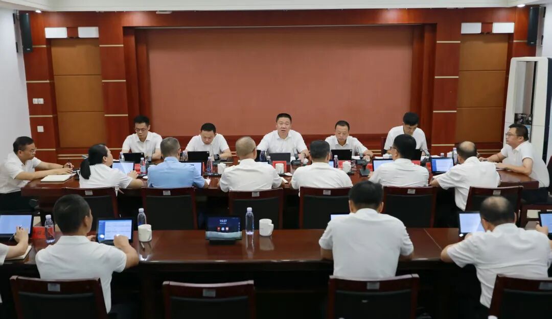 南靖县委常委会召开会议