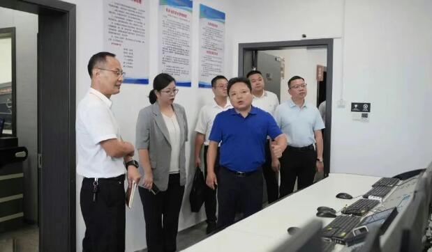 长泰区区长到区融媒体中心调研