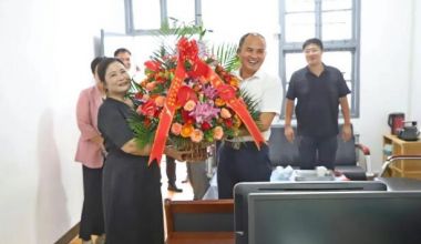 漳浦縣委書(shū)記開(kāi)展教師節(jié)走訪(fǎng)慰問(wèn)活動(dòng)