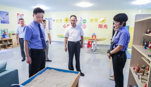 芗城区委书记调研青少年违法犯罪预防工作