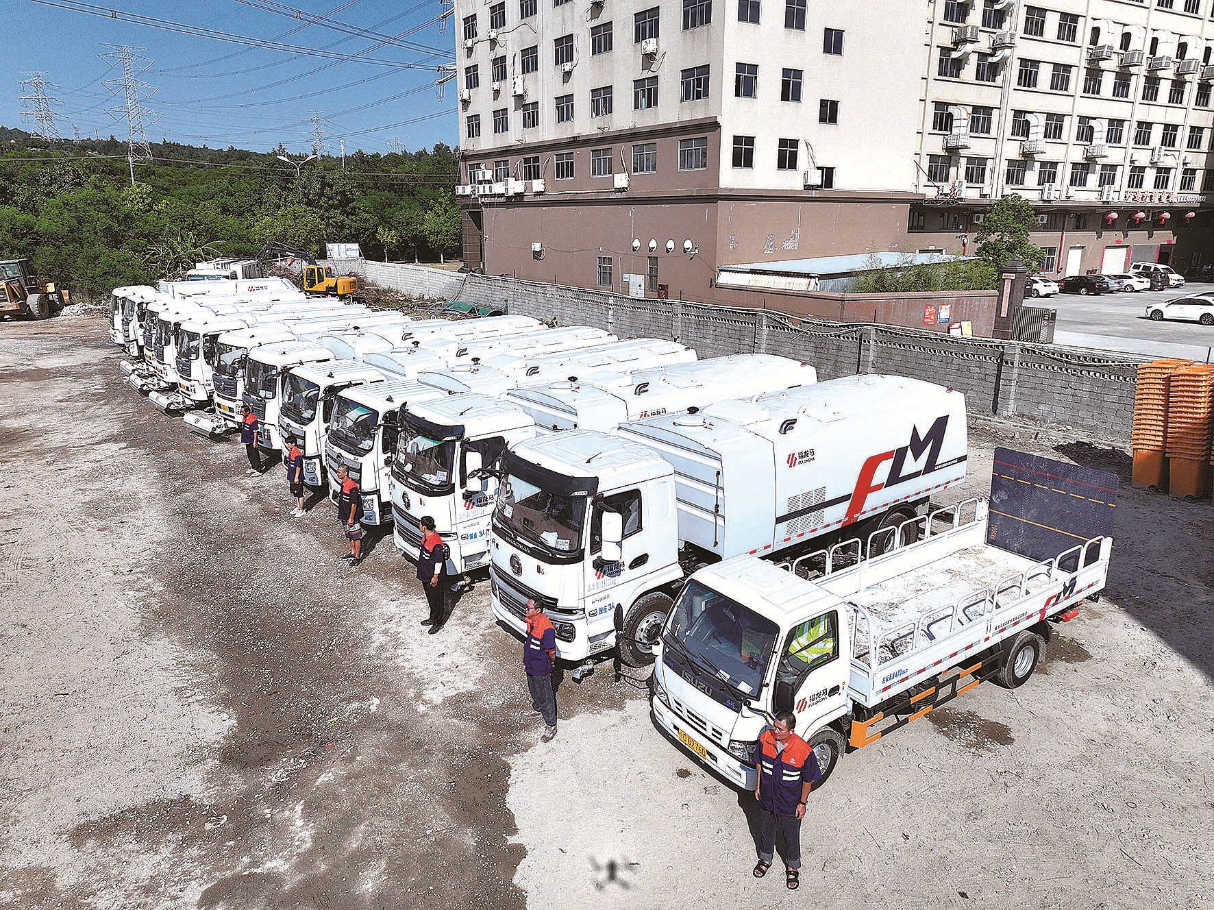 石狮新添11辆大型环卫车