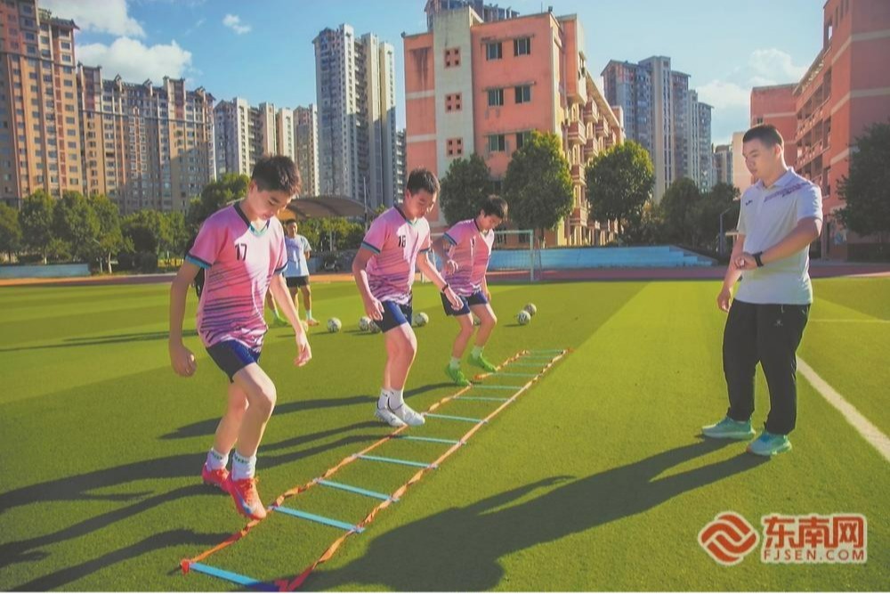 “以球育人”的城东实践