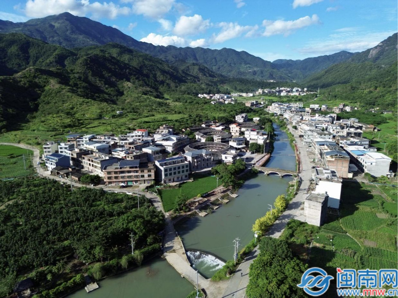 ​平和大溪：下村村圆楼增“亭”彩 文化促振兴