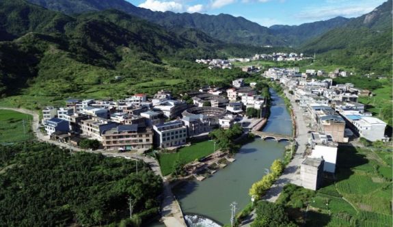 ​平和大溪：下村村圆楼增“亭”彩 文化促振兴