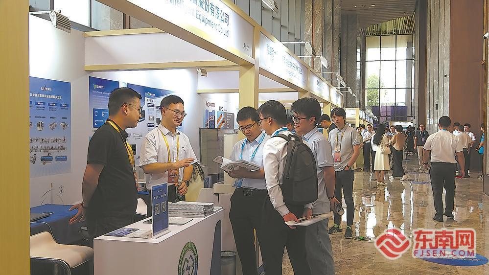 储能，推动全球加速迈向零碳未来——2025世界储能大会主论坛观察