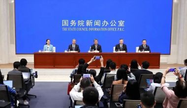 教育部：讓每個學生不僅身上有汗、眼里有光，而且要心中有夢、腳下有力