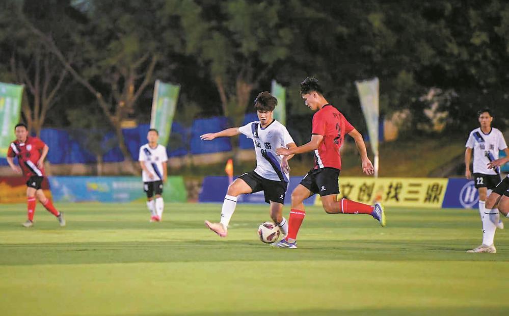 莆田市足球联赛仙游赛区比赛现场彭丽程 摄