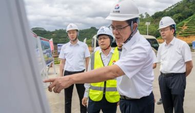 王进足到华安县督导推进重点工作