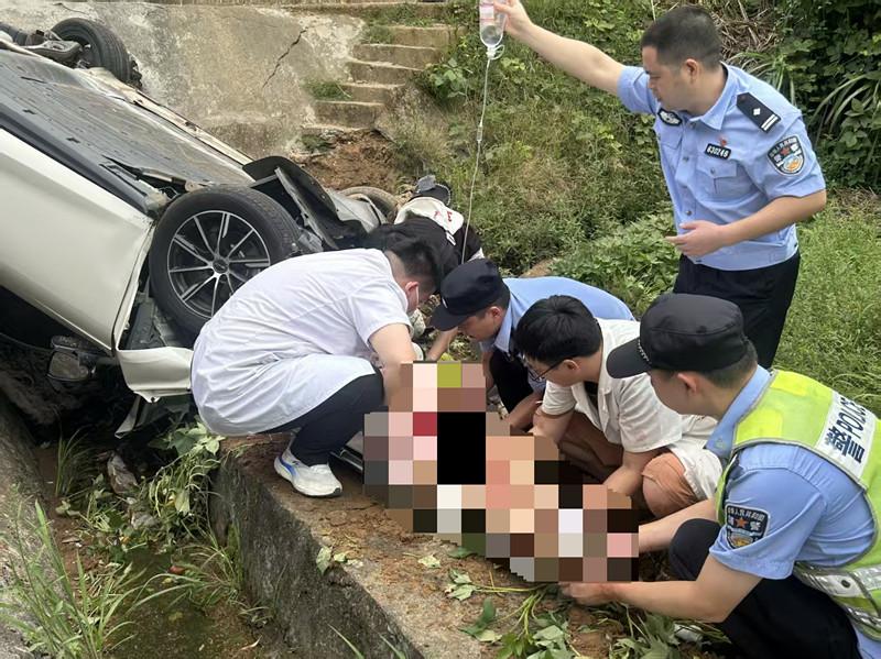 三明沙县发生一起交通事故 警医合力救援