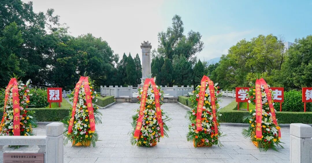 安溪縣舉行向革命烈士敬獻(xiàn)花籃儀式