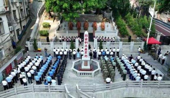 云霄縣舉行2025年“烈士紀(jì)念日”向烈士敬獻(xiàn)花籃活動(dòng)