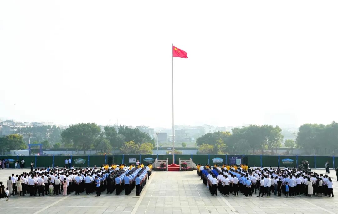 云霄县委县政府举行国庆升旗仪式