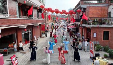 泉州洛江：“四名”文化沉浸式互动演绎在桥南南古街上演