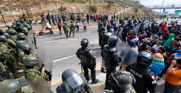 厄瓜多爾總統(tǒng)車隊遇襲 總統(tǒng)未受傷