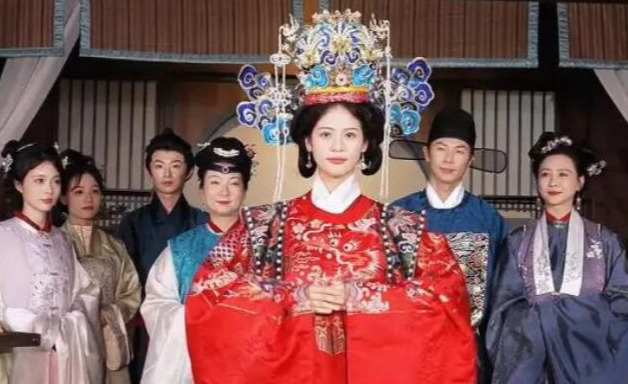 翁虹为18岁女儿办中式成人礼 母女俩忍不住落泪