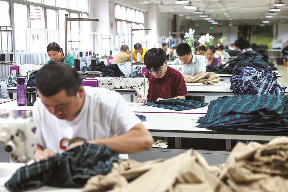 冲刺全年目标 石狮校服企业马力全开