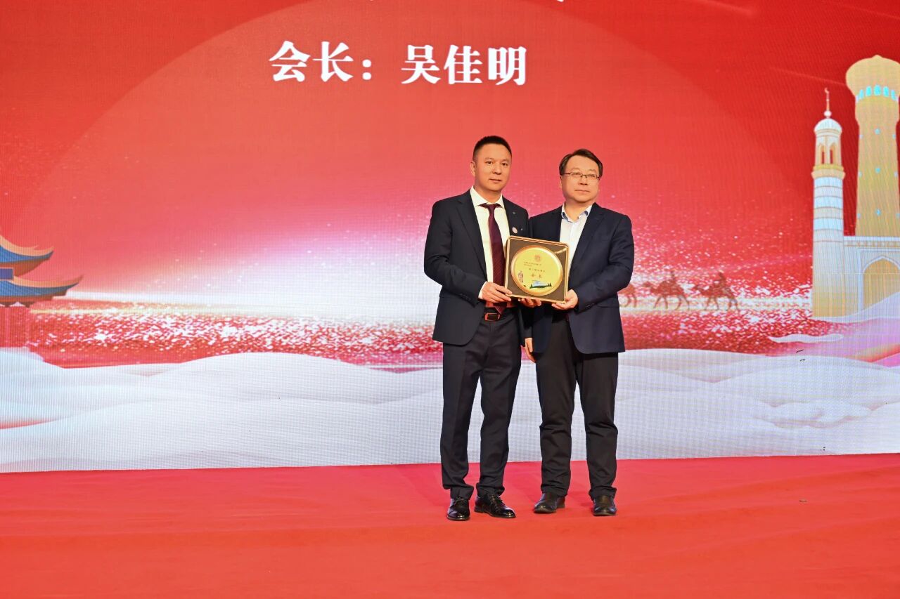 新疆南安商会换届，仑苍人吴佳明当选会长！