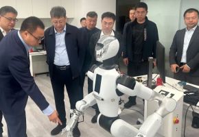 刘永强带队赴北京开展招商考察