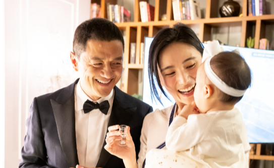 李亚鹏官宣离婚：孩子跟随母亲生活 由双方抚养