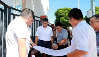 云霄縣縣長調研城區黑臭水體治理工作