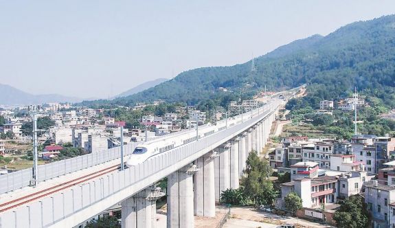 龙龙高铁：湾区与老区双向奔赴