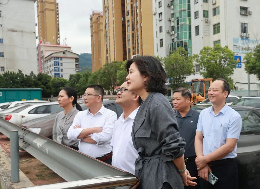 华安县县长带队调研推进“好房子、好服务、好小区”建设