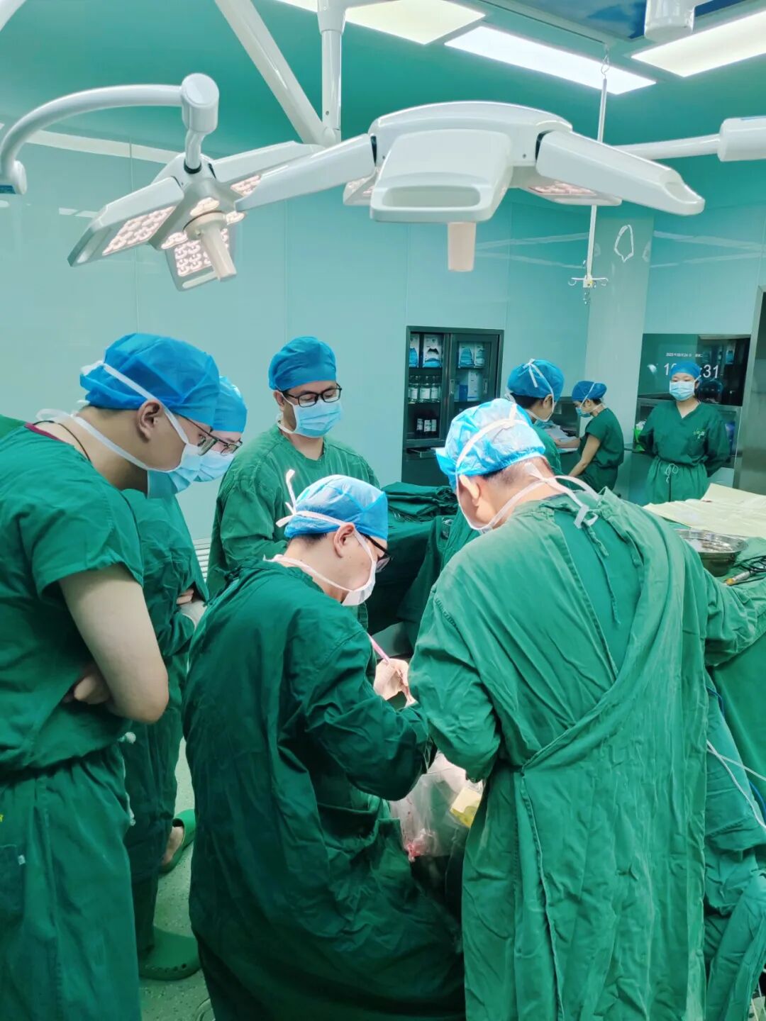 在“生命中枢”动刀：漳州第三医院为53岁大叔拆除脑内“炸弹”​