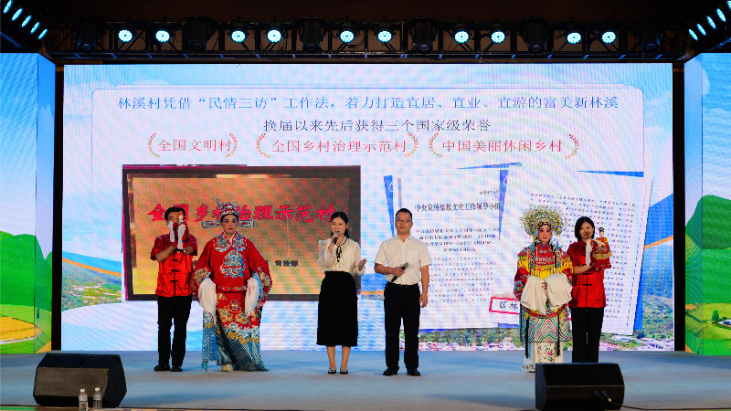 (2)來自石銘村、徑侖村、城關(guān)村、文泉社區(qū)等11個村(社區(qū))的干部代表輪番登場。王宇鵬攝
