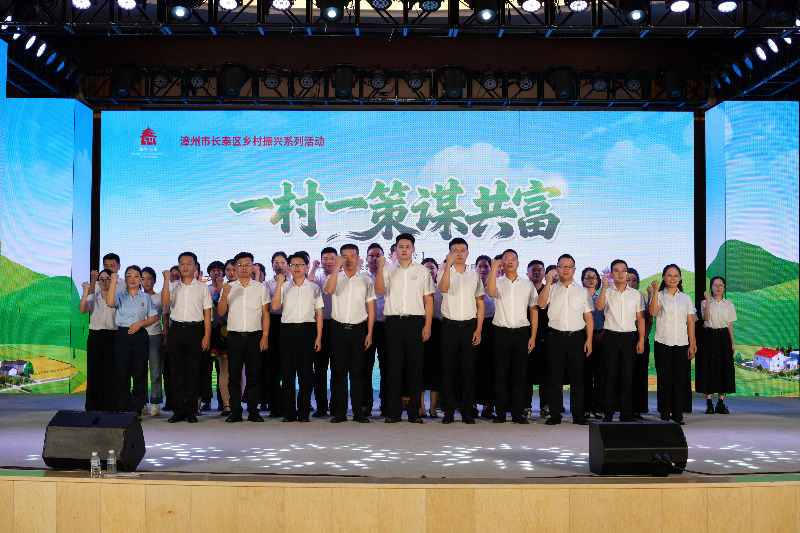 (1)來自石銘村、徑侖村、城關(guān)村、文泉社區(qū)等11個村(社區(qū))的干部代表輪番登場。王宇鵬攝