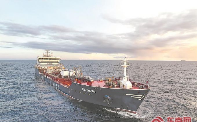 东南造船18500DWT油化船完工