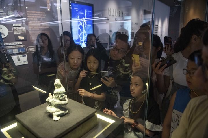 接续奋斗向未来——各地干部群众在四中全会精神指引下奋力拼搏谱新篇