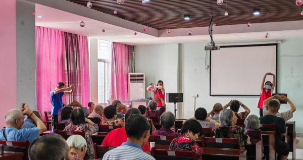 平安产险泉州中心支公司:一套健康操 温暖重阳节