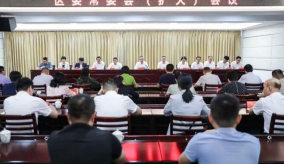 芗城区委常委会召开扩大会议