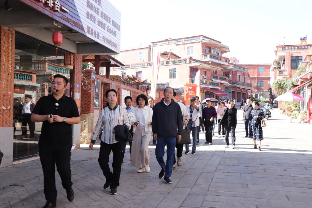 市政协机关退休老干部到洛江参观考察