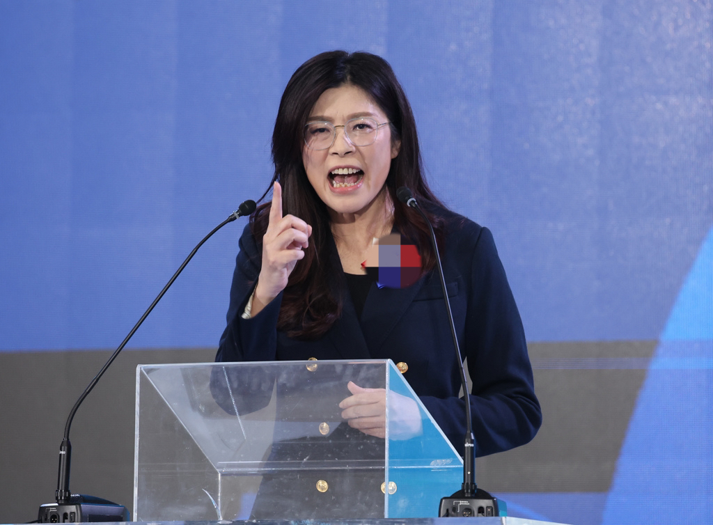 郑丽文就职，马英九落泪，国民党前民代赞：振奋人心