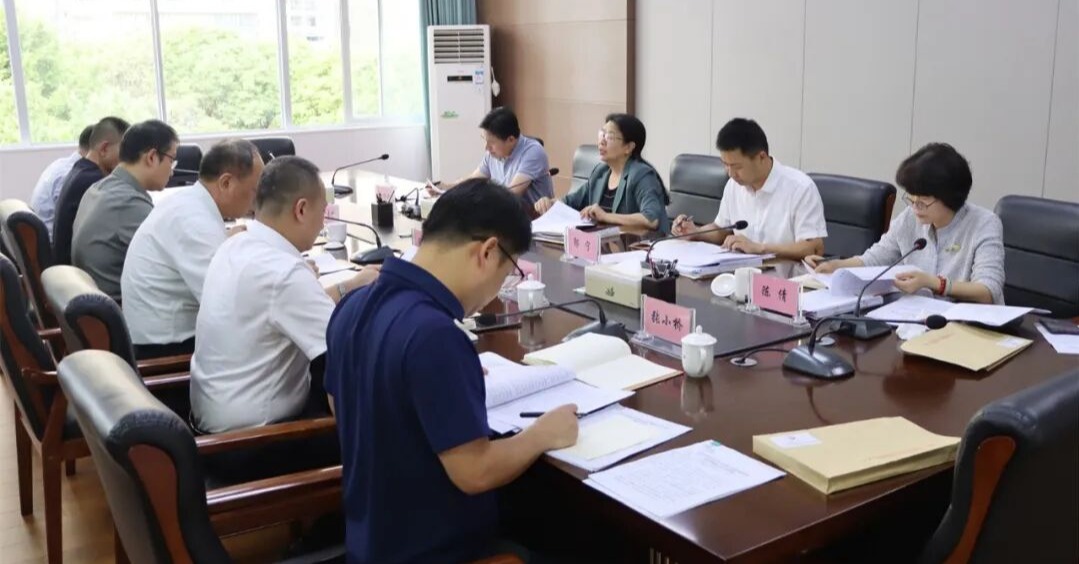 洛江区委常委会会议召开