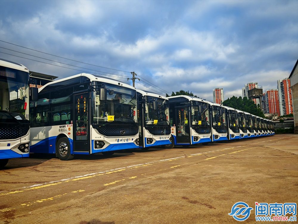 泉州公交车“上新” 首次引进舒适新车型