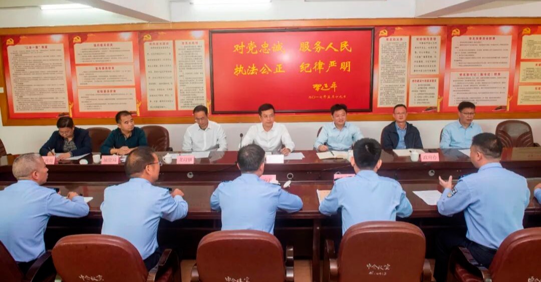 德化县县长吴志朴检查道路交通安全工作