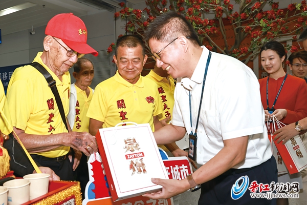 泉州晋江国际机场打造侨胞回乡“黄金通道”