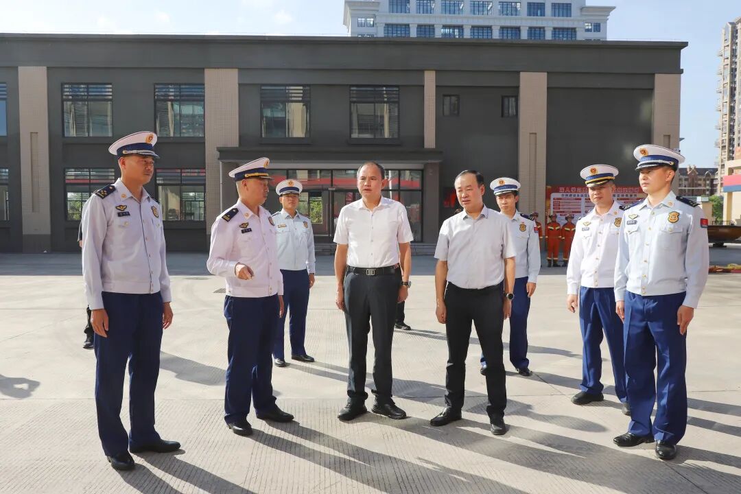 致敬最美“逆行”英雄丨漳浦县委书记、县长走访慰问消防指战员