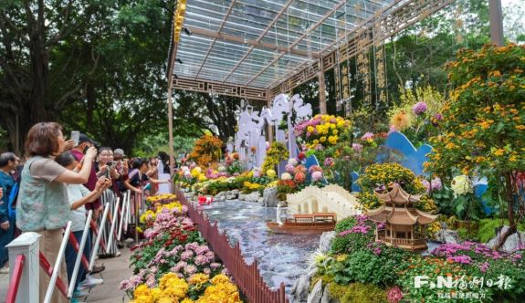 福州西湖公園金秋菊展 3天迎客18萬人次
