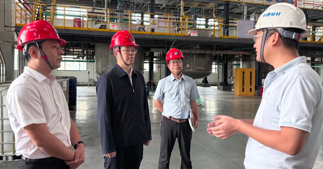 泉港区政府主要领导到工业企业宣讲党的二十届四中全会精神并调研