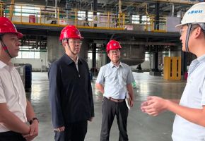 泉港區(qū)政府主要領(lǐng)導(dǎo)到工業(yè)企業(yè)宣講黨的二十屆四中全會(huì)精神并調(diào)研