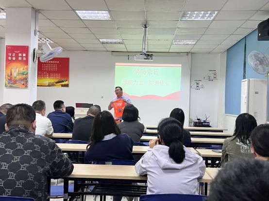 人保财险泉州鲤城支公司开展“全民消防 生命至上”消防安全培训暨单证室应急演练