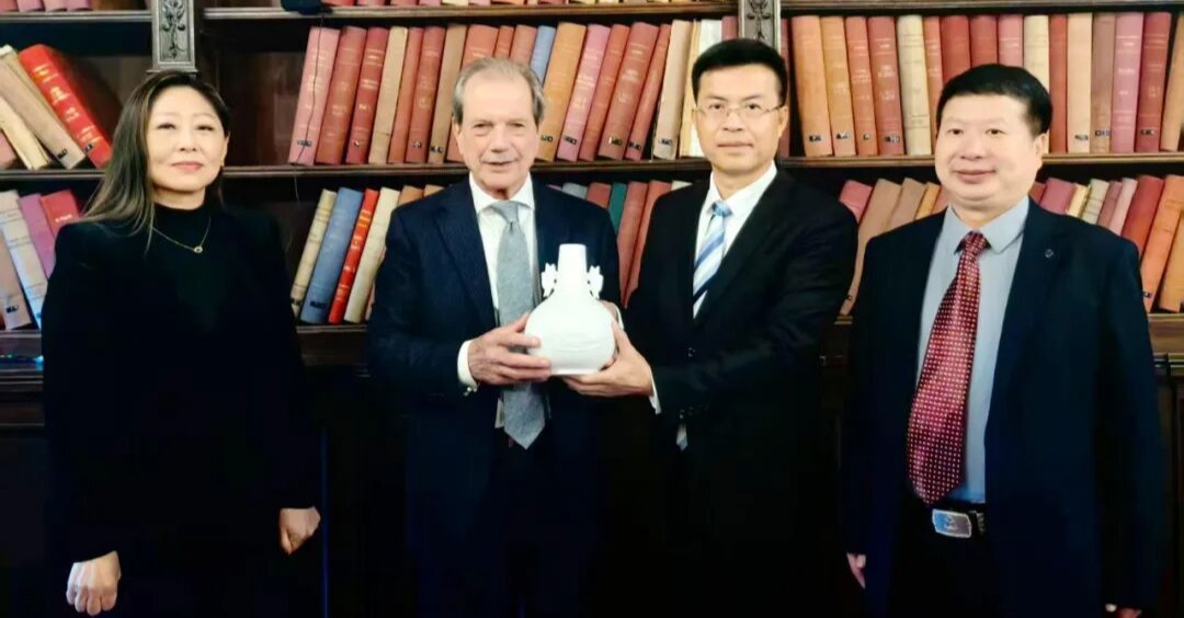 德化县县长吴志朴率团赴意大利开展陶瓷产业交流合作