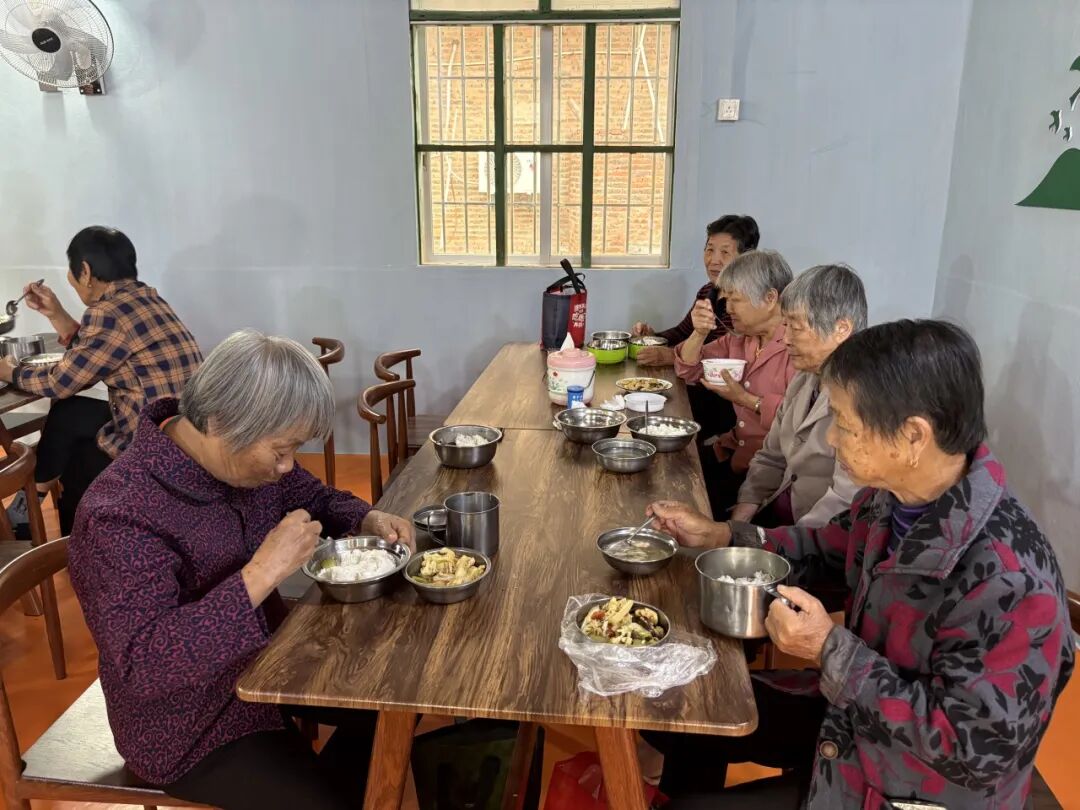 烟火气里藏幸福！华安玉兰村幸福食堂“暖胃更暖心”