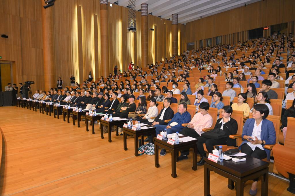 信仰照见青春！ 《沉默的荣耀》主创走进厦门大学